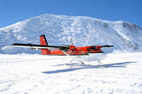 Il Twin Otter al campo base del Vinson