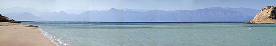 Panorama del golfo di Aqaba nei pressi di Ras al-Sheikh Hamid
