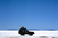 La nostra jeep nel Salar di Uyuni, presso "los ojos del salar"