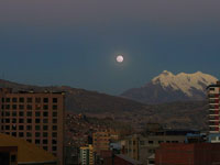 La luna sopra i tetti di La Paz