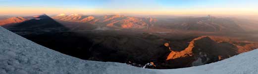 Alba sui pendii sommitali del Sajama