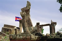 Crolli e bandiera  al Preah Vihear