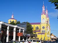 La chiesa di San Francesco a Castro di profilo