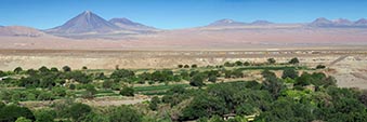 Antico muretto a secco Panorama dell'oasi di San Pedro di Atacama