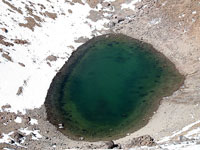 Il lago in vetta, all'interno del cratere