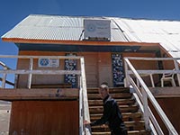 Il rifugio incustodito Claudio Lucero nei pressi della distrutta Hosteria Murray a 4532 m