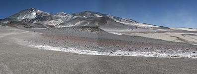La pista che porta al bivacco Tejos dall'Atacama