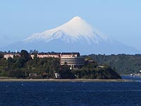 Puerto Montt con l'Osorno sullo sfondo
