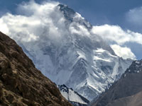 Il K2 distante (da valle di Sarpo lago)