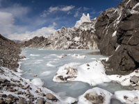 Laghetto glaciale lungo la morena sinistra orogr. del K2 da nord