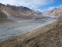 La valle del Sarpo Lago dall'alto, in lontananza la confluenza con lo Shaksgam