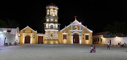 La chiesa di Santa Barbara a Santa Cruz de Mompox 