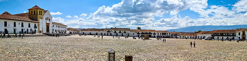 Panorama a 180° della Plaza Mayor di Villa de Leyva