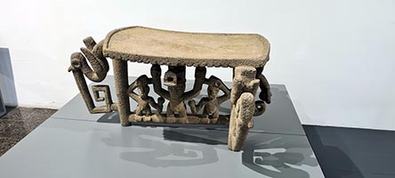 Tavolino cerimoniale in pietra al museo di San José c.a. 200 d.C.