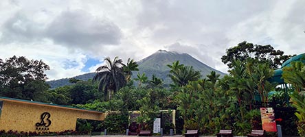 Il vulcano Arenal dal resort Baldi Hot Springs