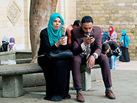 Giovane coppia al Cairo