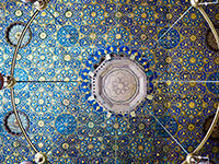 Soffitto geometrico di una madrasa
