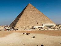 La Grande Piramide da dietro