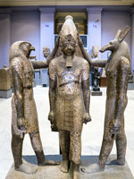 Museo del Cairo: RamsesII tra Horus e Anubi