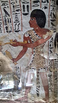 Luxor, tombe dei nobili: il figlio di Sennefer raffigurato con pelle di leopardo nella tomba del padre