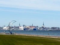 La città di Tallinn dal lungomare di Pirita