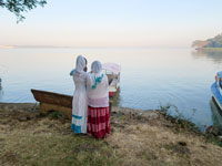 Donne al lago Tana