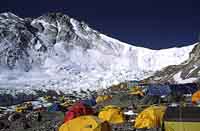 L'Everest visto dal campo base avanzato