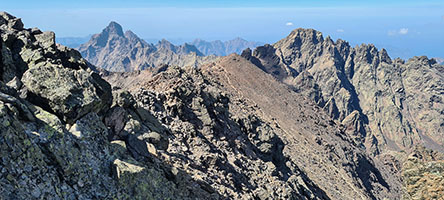 Il sentiero che conduce al colle di Eboulis, 2607 m