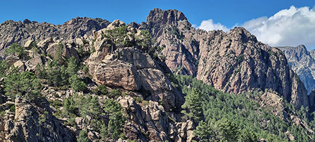 Montagne del sud con foro