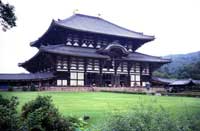 Il Tempio di Todai-ji di Nara. il più grande edificio in legno del mondo