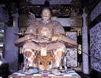 Statua di Ieyasu Tokugawa nell'ingresso alla sua tomba a Nikko