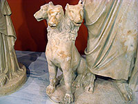 Cerbero di marmo di epoca romana al museo di Heraklion
