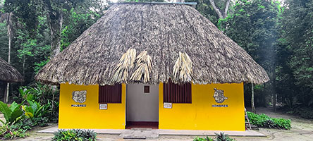Toilette 'Maya' a Tikal