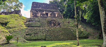 Tempio dei teschi (templo de las calaveras) a Tikal
