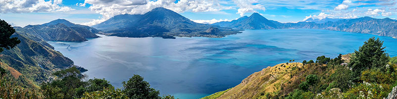 Il lago di Atitlán dall'alto