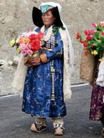 Signora in costume di gala ladakho
