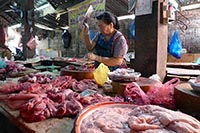 Carne e interiora al mercato di Luang Prabang