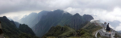 Panorama verso ovest dalla vetta del Fan Si Pan, 3143 m