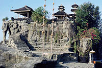 Il tempio di Tanah Lot di giorno