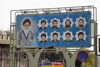 Manifesti dei martiri della guerra Iran-Iraq a Shiraz
