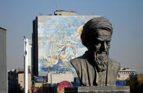 Murales a Teheran con busto di Khomeini