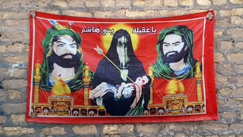 Bandiera coi martiri Imam Ali e Imam Hussein a Bassora