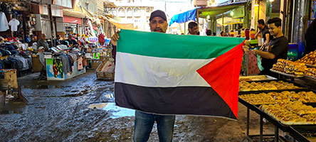 Bandiera 
palestinese nel suq di Bassora