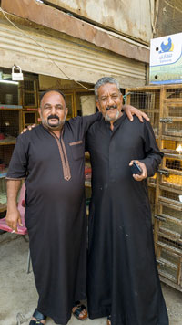 Coppia di venditori al mercato di Bassora