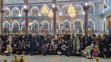 Donne in preghiera al santuario dell'Imam Hussein a Karbala