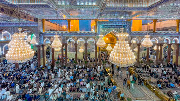 La grande sala del santuario dell'Imam Ali a Najaf
