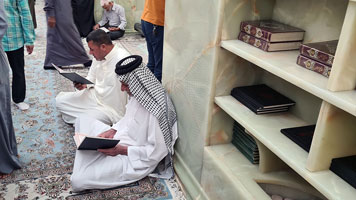 Lettura del Corano al santuario dell'Imam Hussein a Karbala
