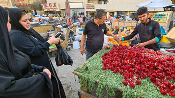 Melograni in vendita presso una bancarella nella Baghdad vecchia