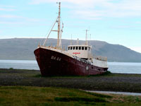 Un peschereccio spiaggiato alla fine di Patreksfjörður