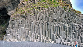 Basalti verticali in spiaggia a Vik
